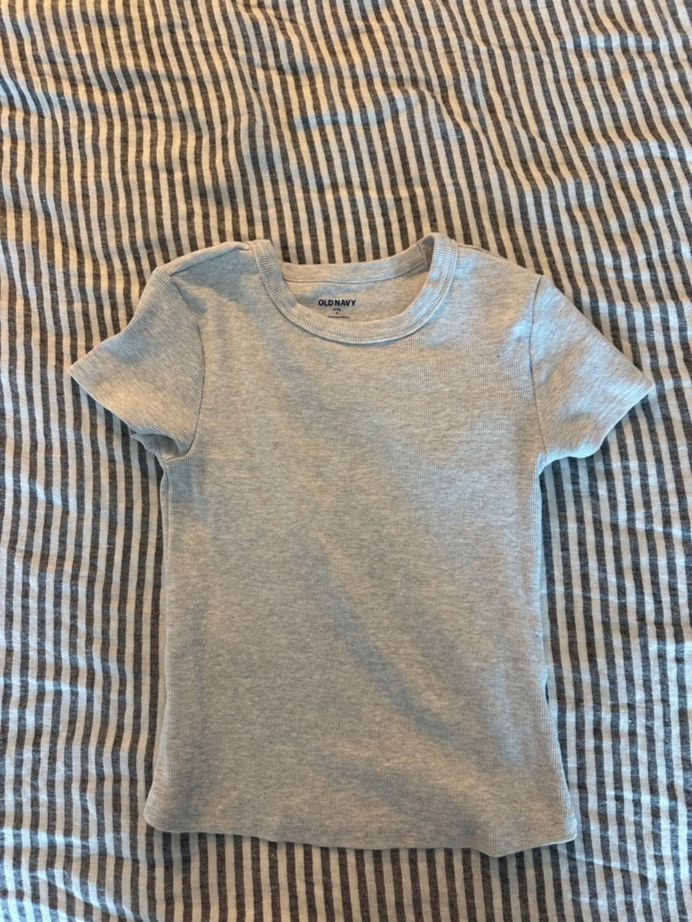 Old Navy Light Gray Short Sleeve Tee